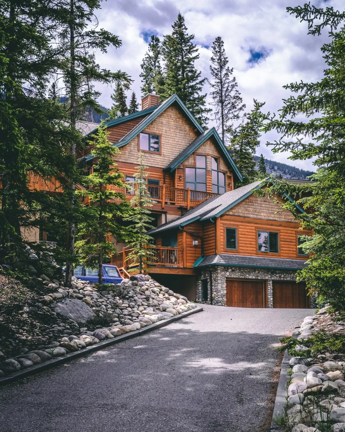 Exterior contractor working on a residential project